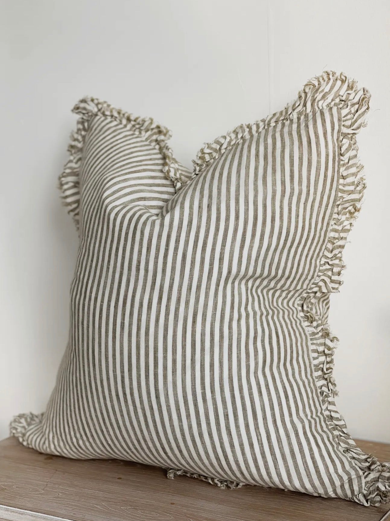 RUFFLED LINEN CUSHIONS